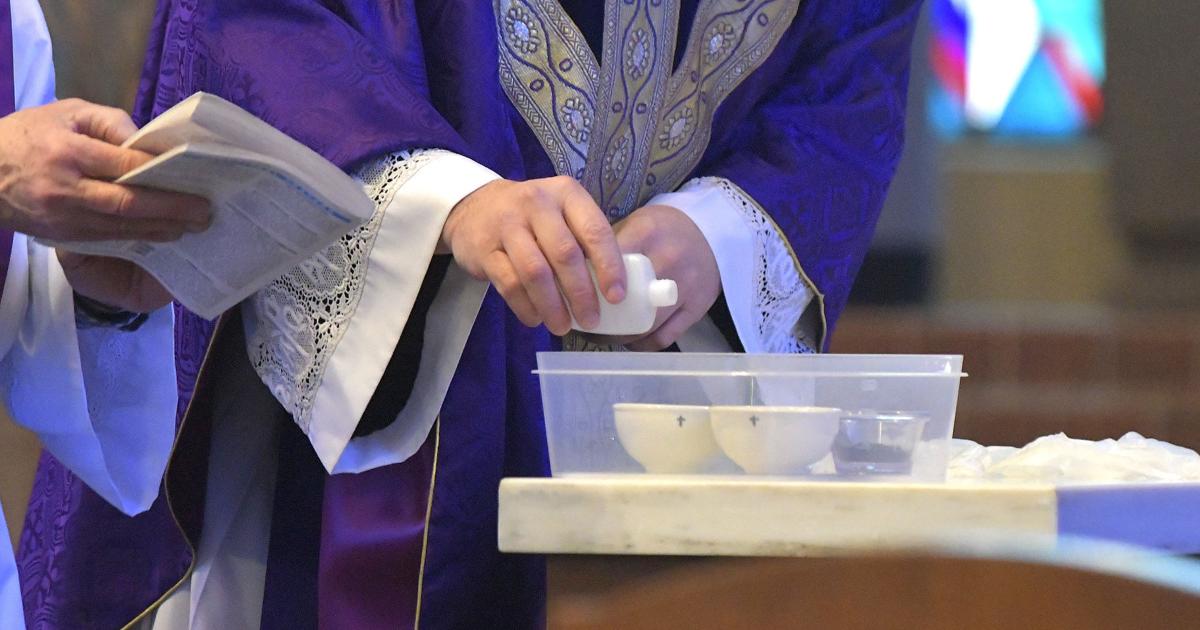 Diócesis católica de Peoria estudia el cierre de la iglesia
