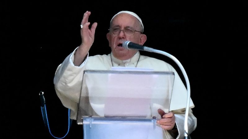 El Papa Francisco dice que algunas personas en uniones del mismo sexo pueden ser bendecidas