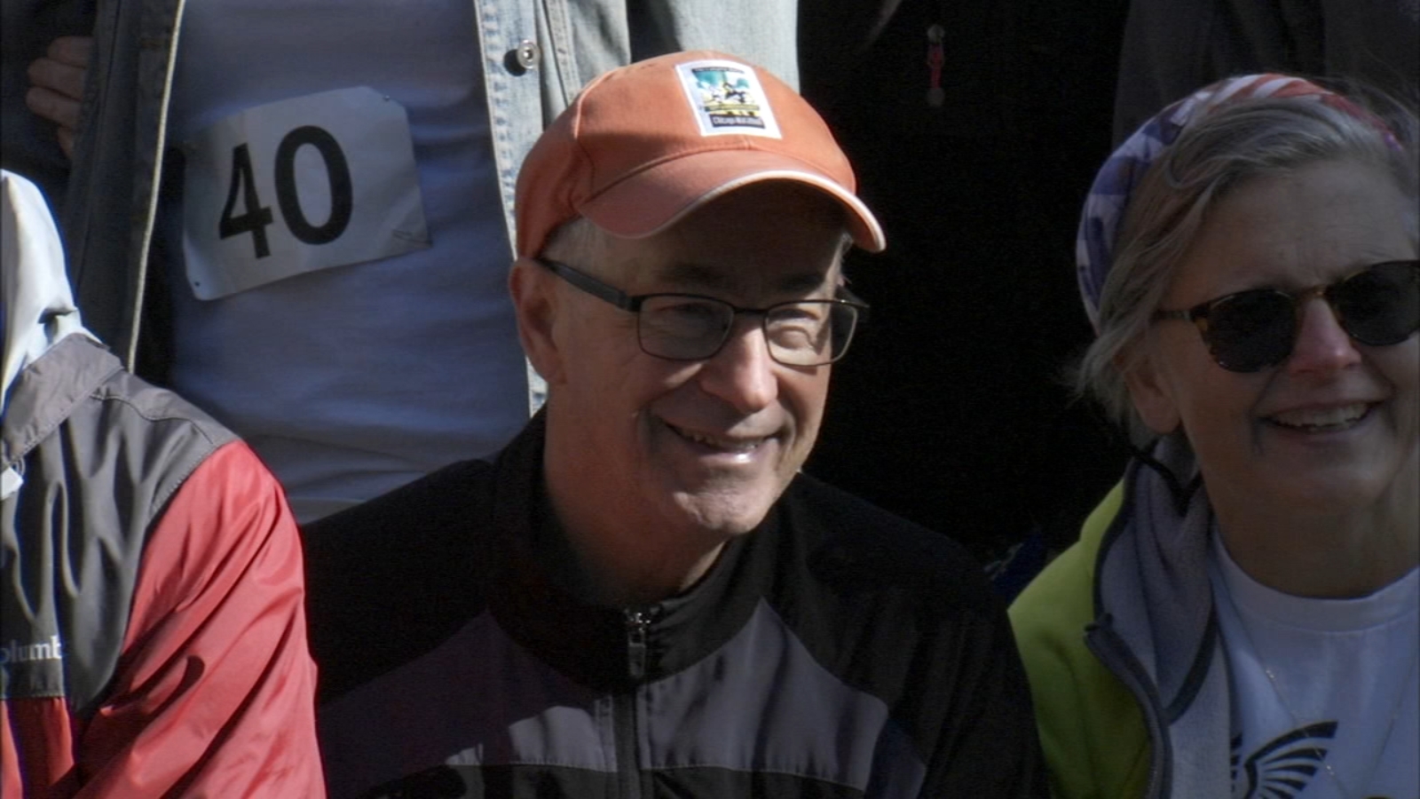 Maratón de Chicago 2023: ciclista de la Iglesia Católica Santa  Edgewater Gertrude inspira al padre Michael Bradley para el 50.º maratón