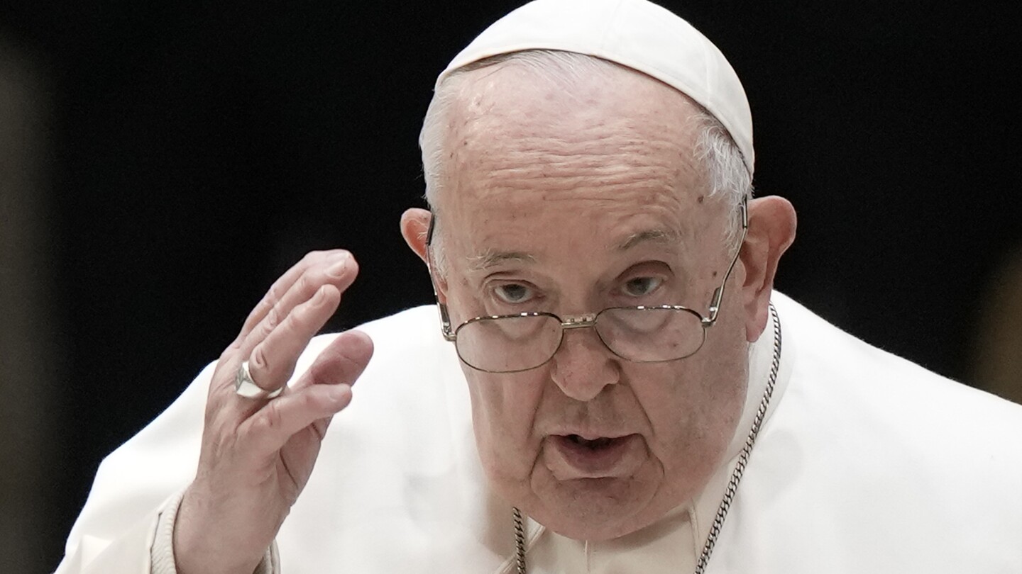 El Papa Francisco insta al personal del Vaticano a evitar la "ideología estricta"