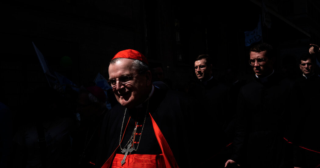 Los informes dicen que el Papa Francisco está confiscando la casa y el salario del cardenal Burke