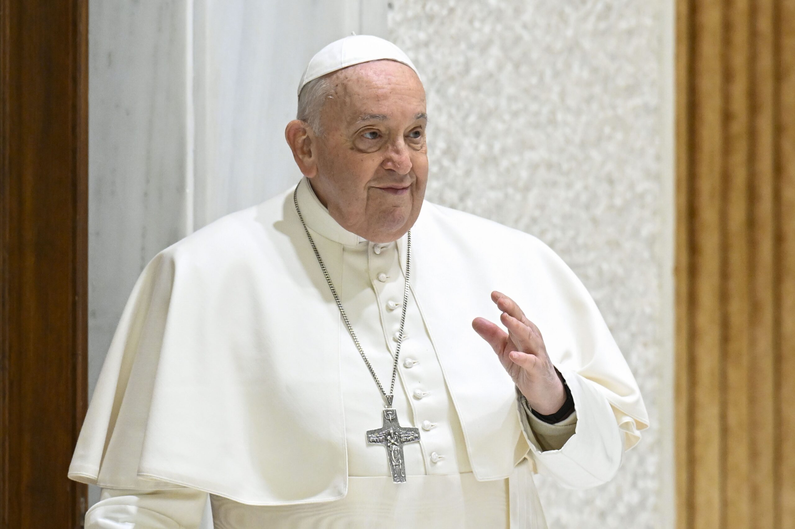 Papa Francisco: Las bendiciones de las parejas homosexuales como un escándalo son "hipocresía"